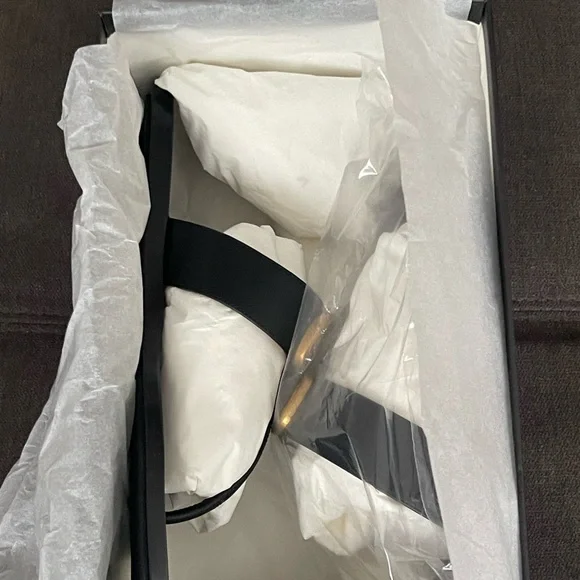 Gucci Marmont GG Thong Sandal - Picture 2 of 6